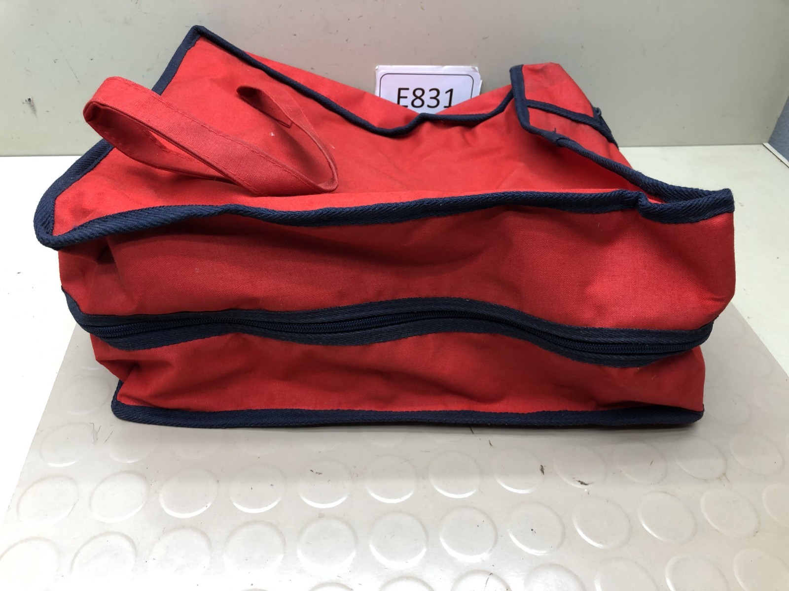 Vintage Lillian Vernon Red Duffel Storage Zipper Bag Tote W/ Interior Pockets