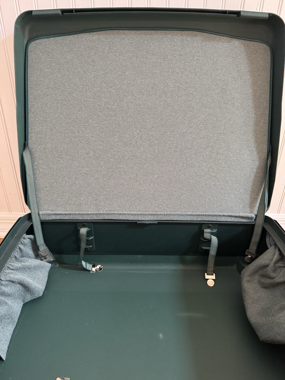 Vintage Delsey Paris Hard Shell Suitcase Made in France Green EUC