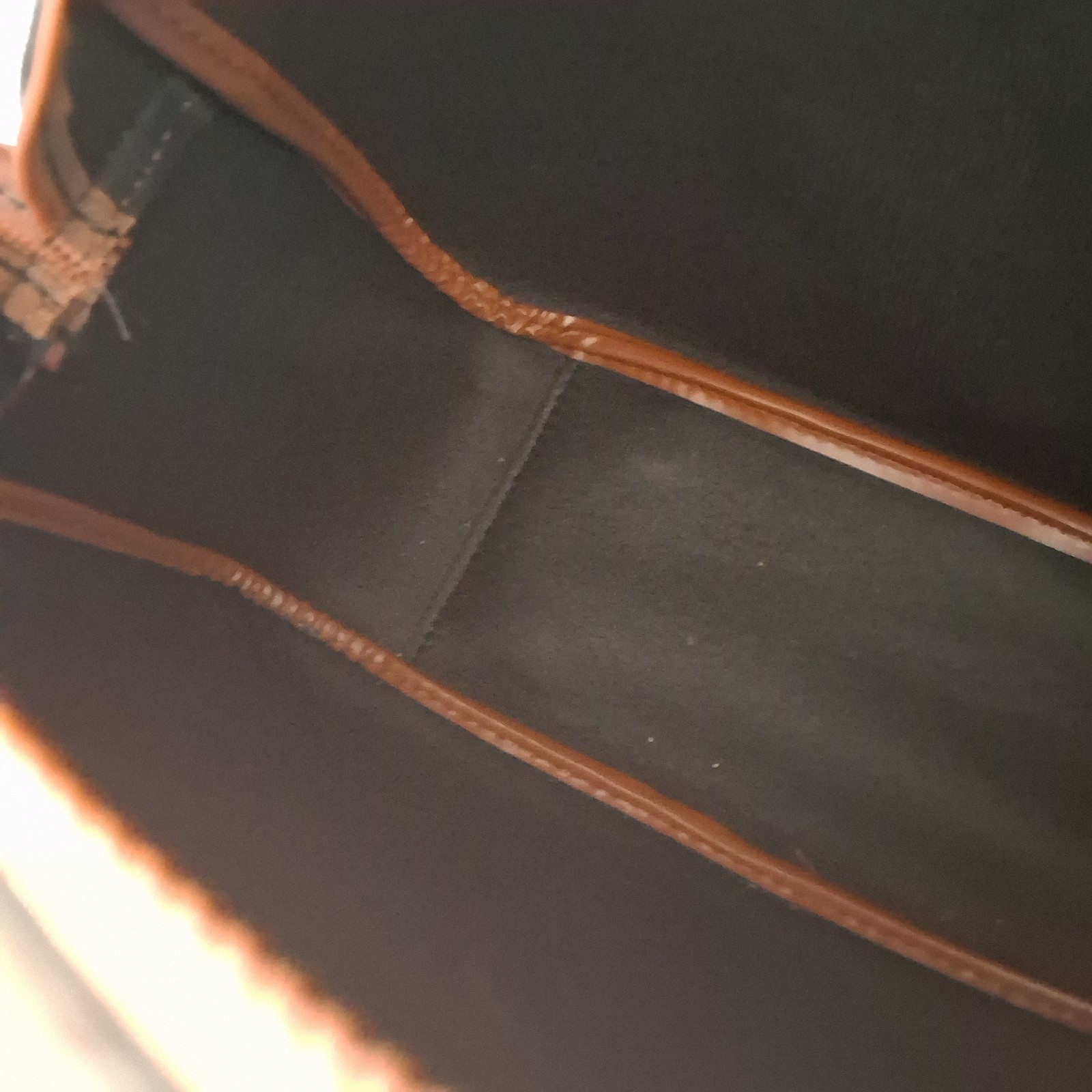 VTG Scovill Overnight Leather Soft-Sided Bag with Adjustable Shoulder Strap