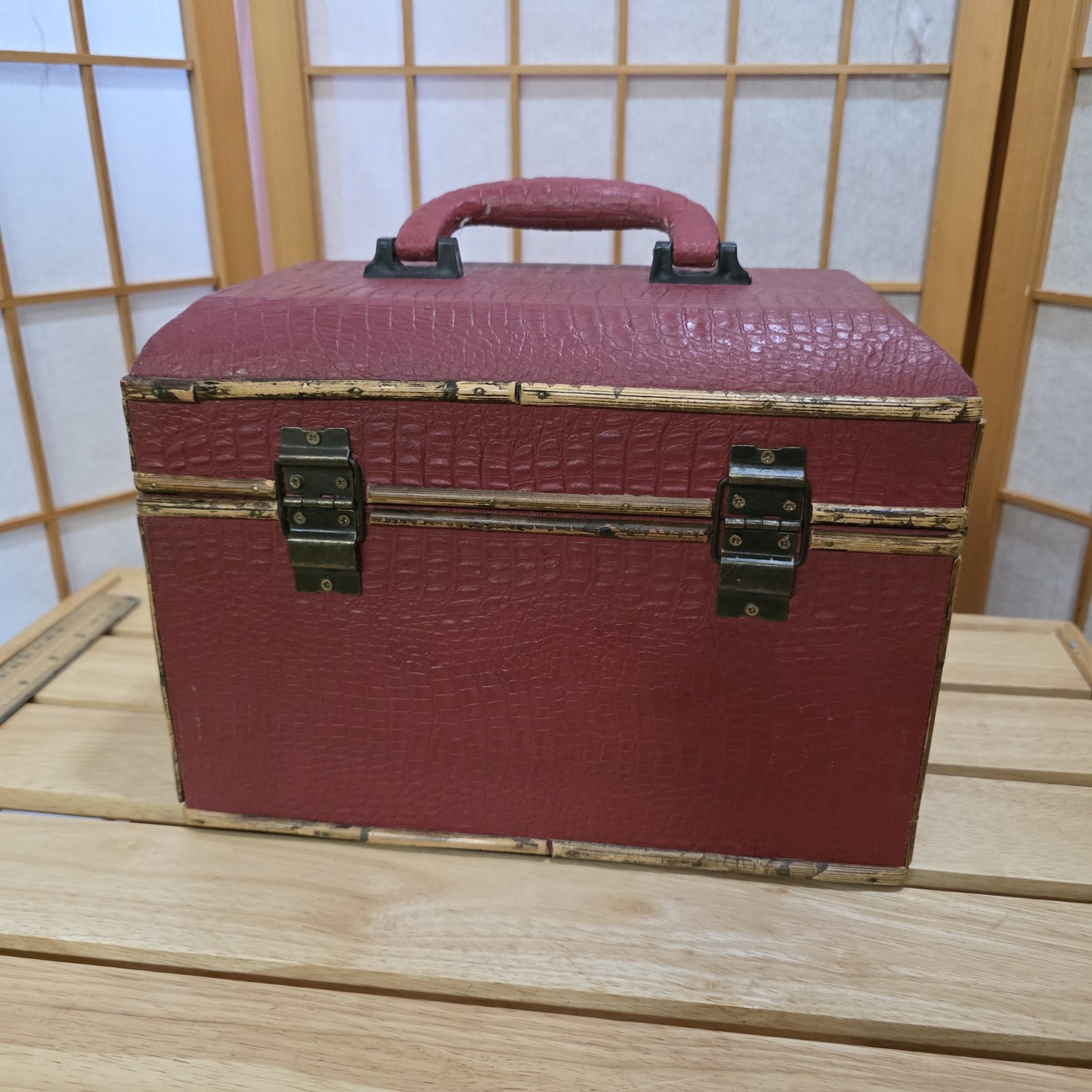 Vtg 50’s Train Case Makeup/Sewing/Stash Box Faux Alligator Vanity Cosmetic Lined