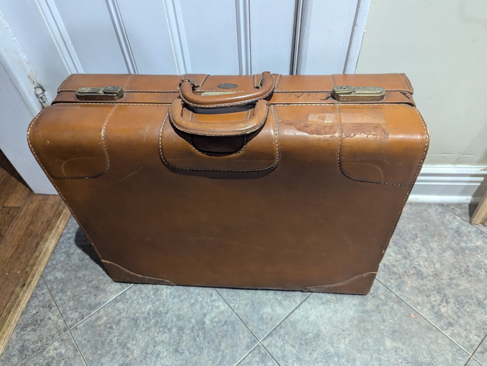 Large Vintage Tommy Traveler LEATHER Suitcase 24”x18”x8” Luggage Hard Case