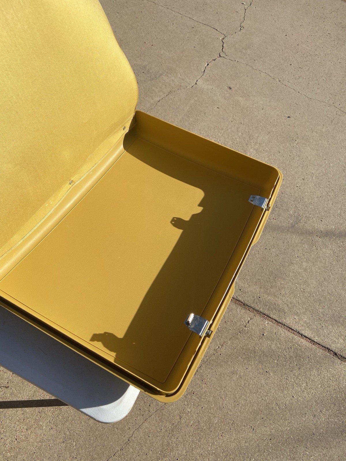 Vintage Gold Large Samsonite Saturn II Luggage Suitcase Hard Shell W/ Key 24×18