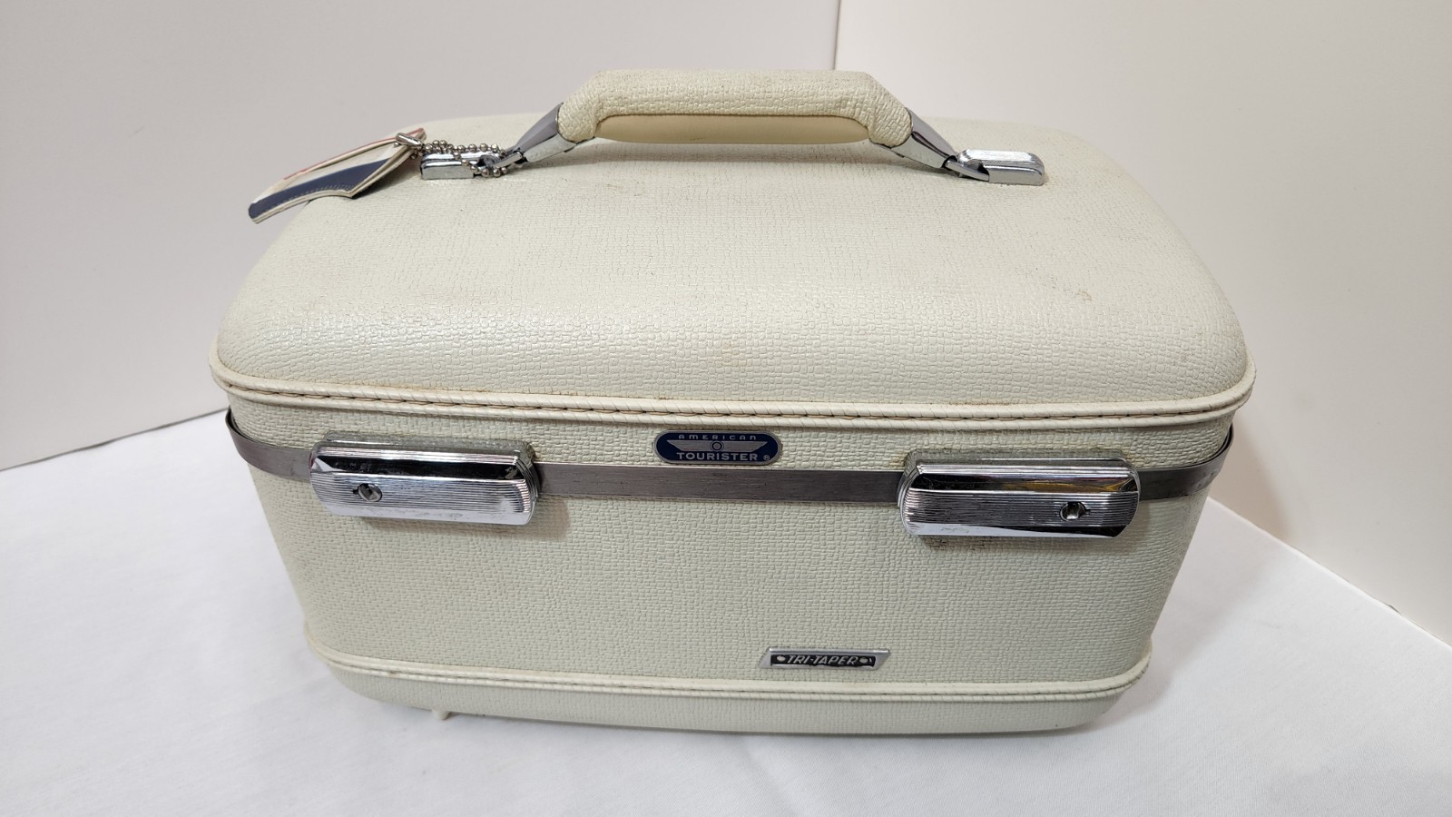 American Tourister Tri-Taper travel make up toiletry case With Bakelite Tray Etc