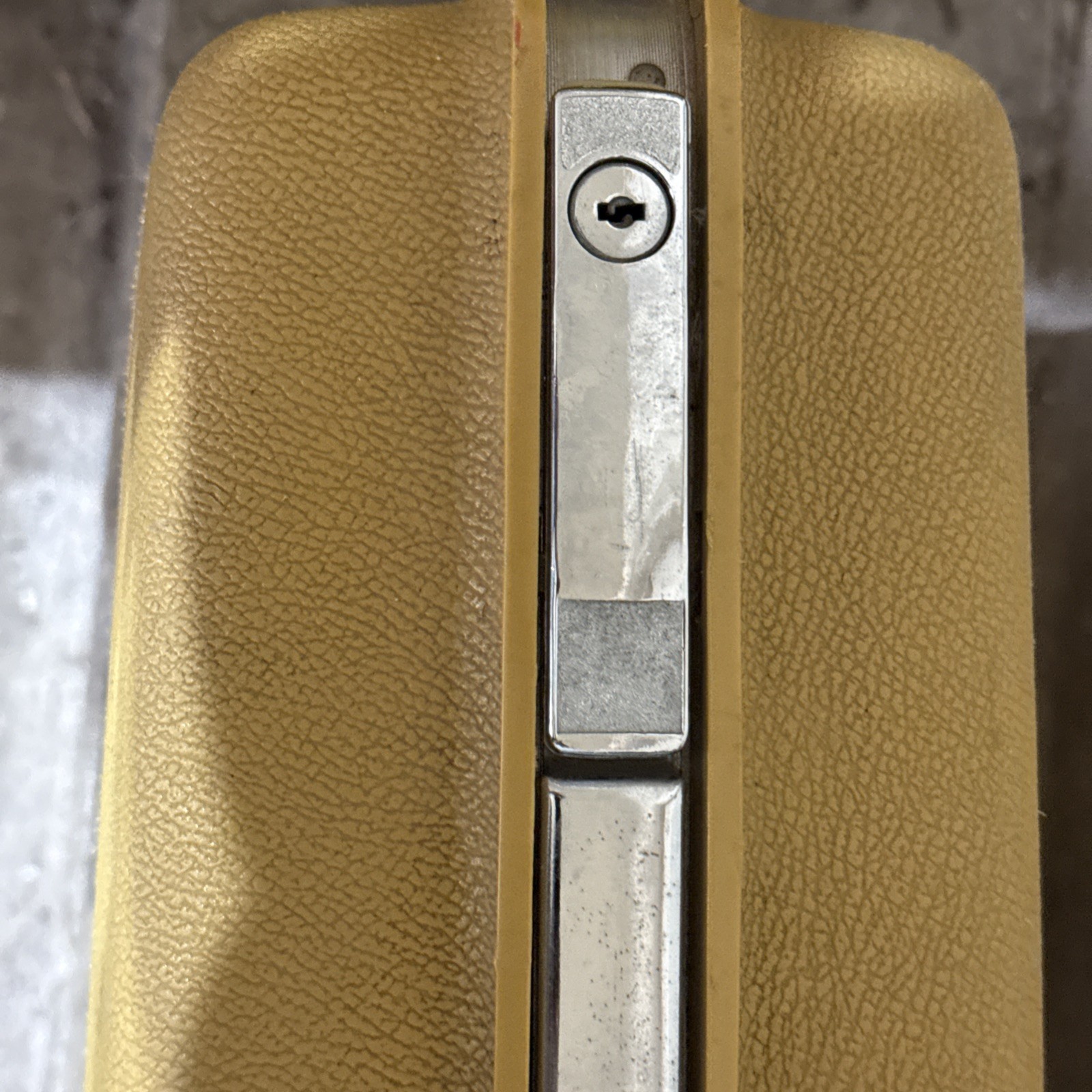 Vintage Royal Traveller Medalist Hard Shell Suitcase Yellow Luggage Samsonite