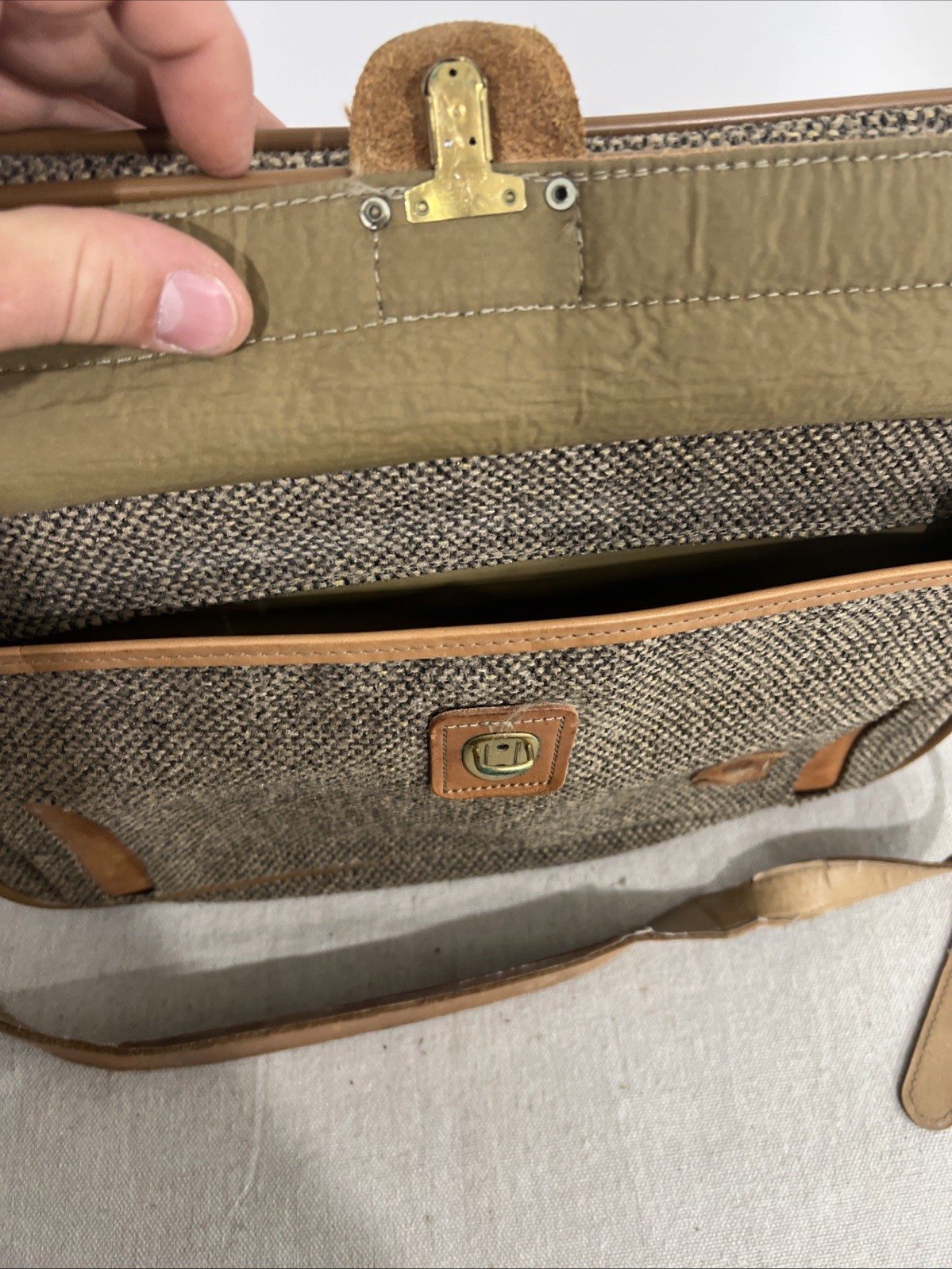 Vintage Hartmann Luggage Tweed & Leather Travel Shoulder Messenger Bag Carry On