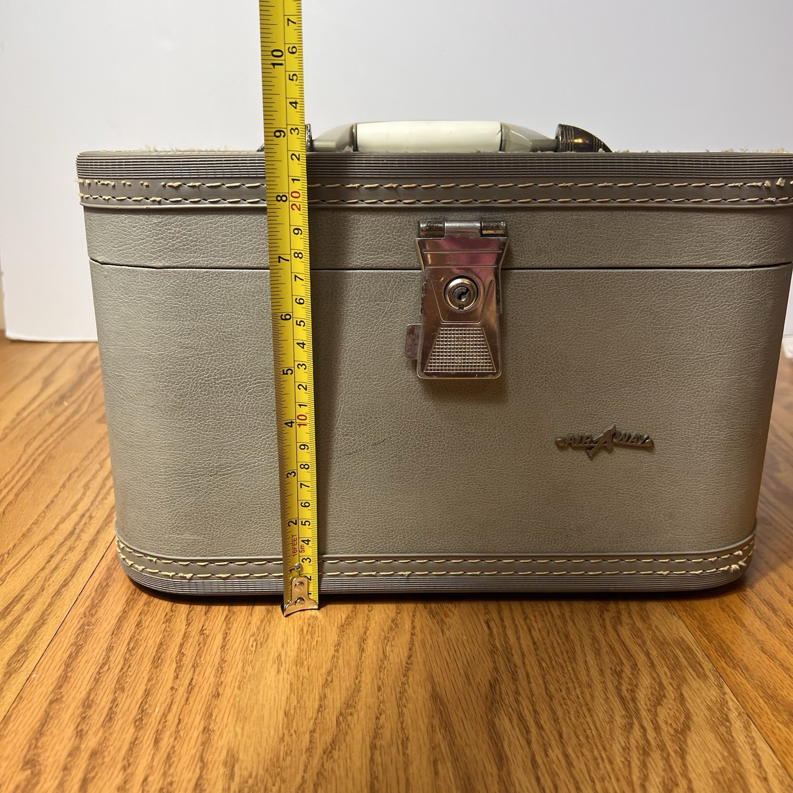 Vintage Airway Train Case Gray Hard Shell Makeup Cosmetic Vanity Case w Mirror