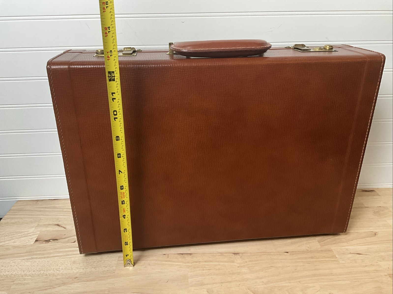 Sears Roebuck Leather Hardshell Briefcase – Keyed Lock – LINEN LINED – BEAUTIFUL