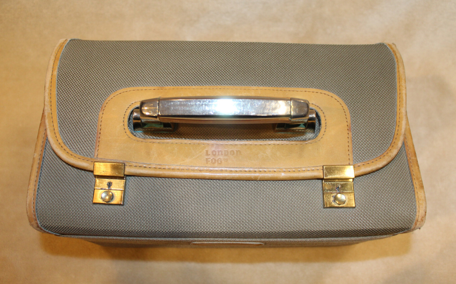 VINTAGE LONDON FOG CANVAS & LEATHER TRAIN CASE VANITY LUGGAGE W/ LOCKS & MIRROR