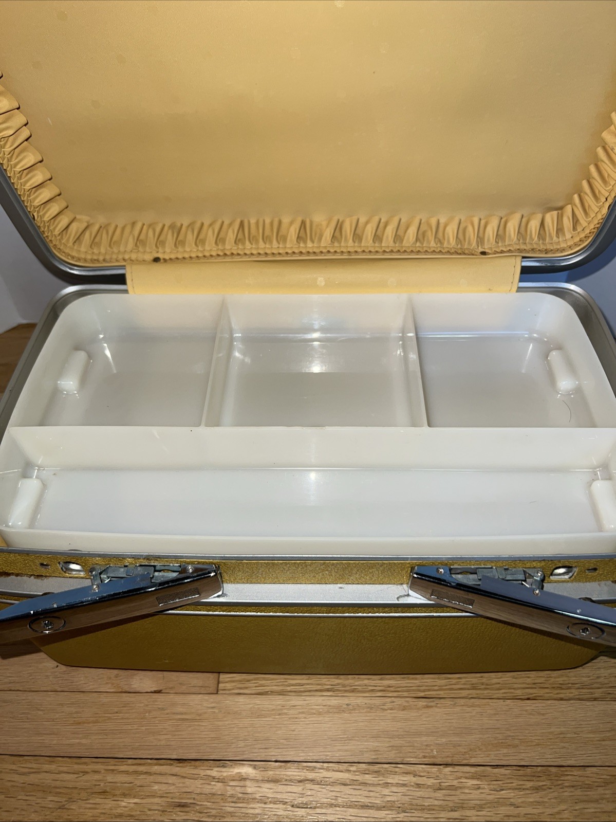 VTG Courier Train Make-UpCase Sears Roebuck Mustard Vanity Travel Box MCM Retro