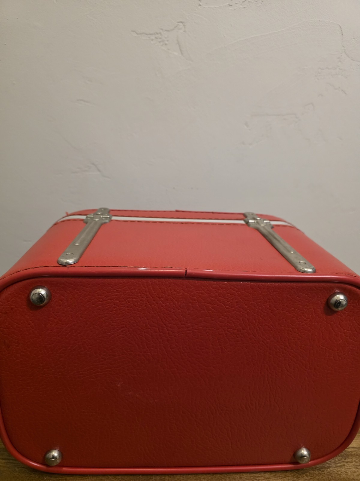 Vtg Amelia Earhart Red Hardside Train Case Luggage Original Mirror EUC 14″x9″x9″