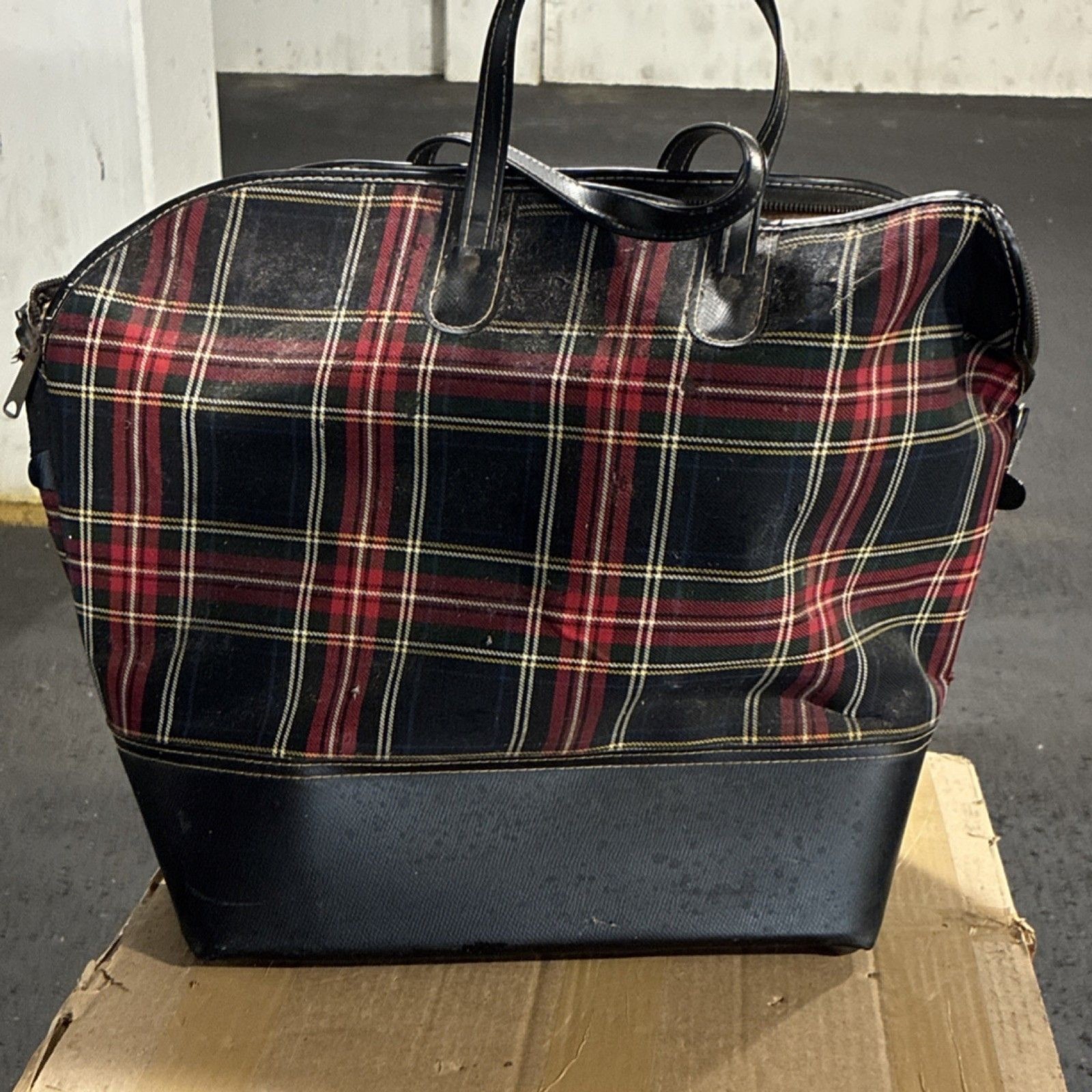 Leed’s Travelwear Plaid Duffle Bag Canvas Leather Black Red Extra Compartments