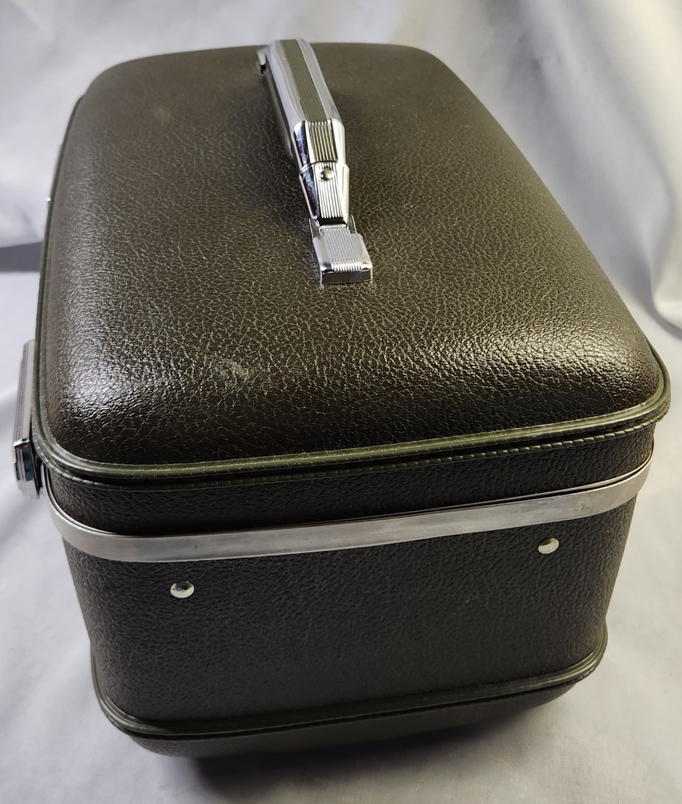 VINTAGE AMERICAN TOURISTER TIARA DARK GREY COSMETIC OVERNIGHT LUGGAGE I.O.B.!