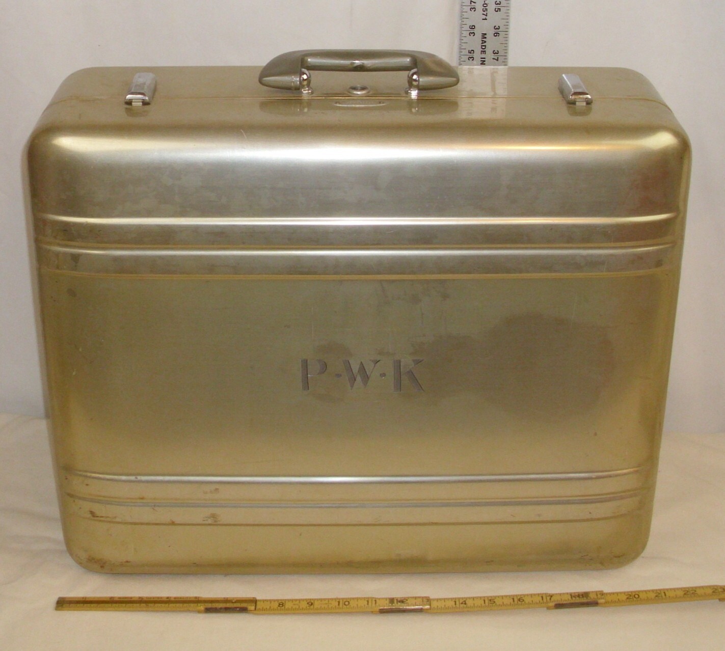 HALLIBURTON VINTAGE ALUMINUM METAL LUGGAGE SUITCASE