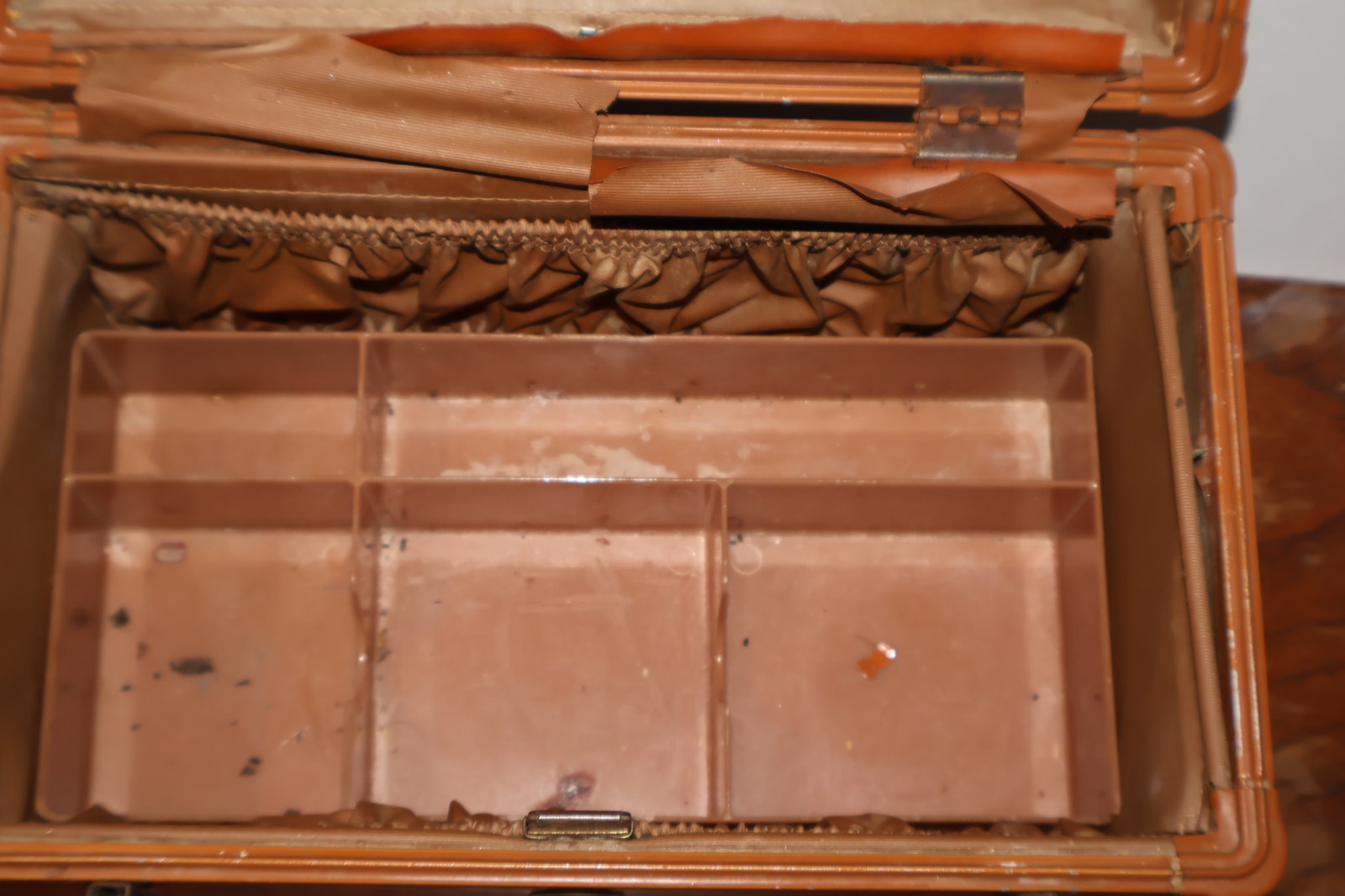 Vintage Samsonite Brown Faux Leather Makeup Train Hard Case USA