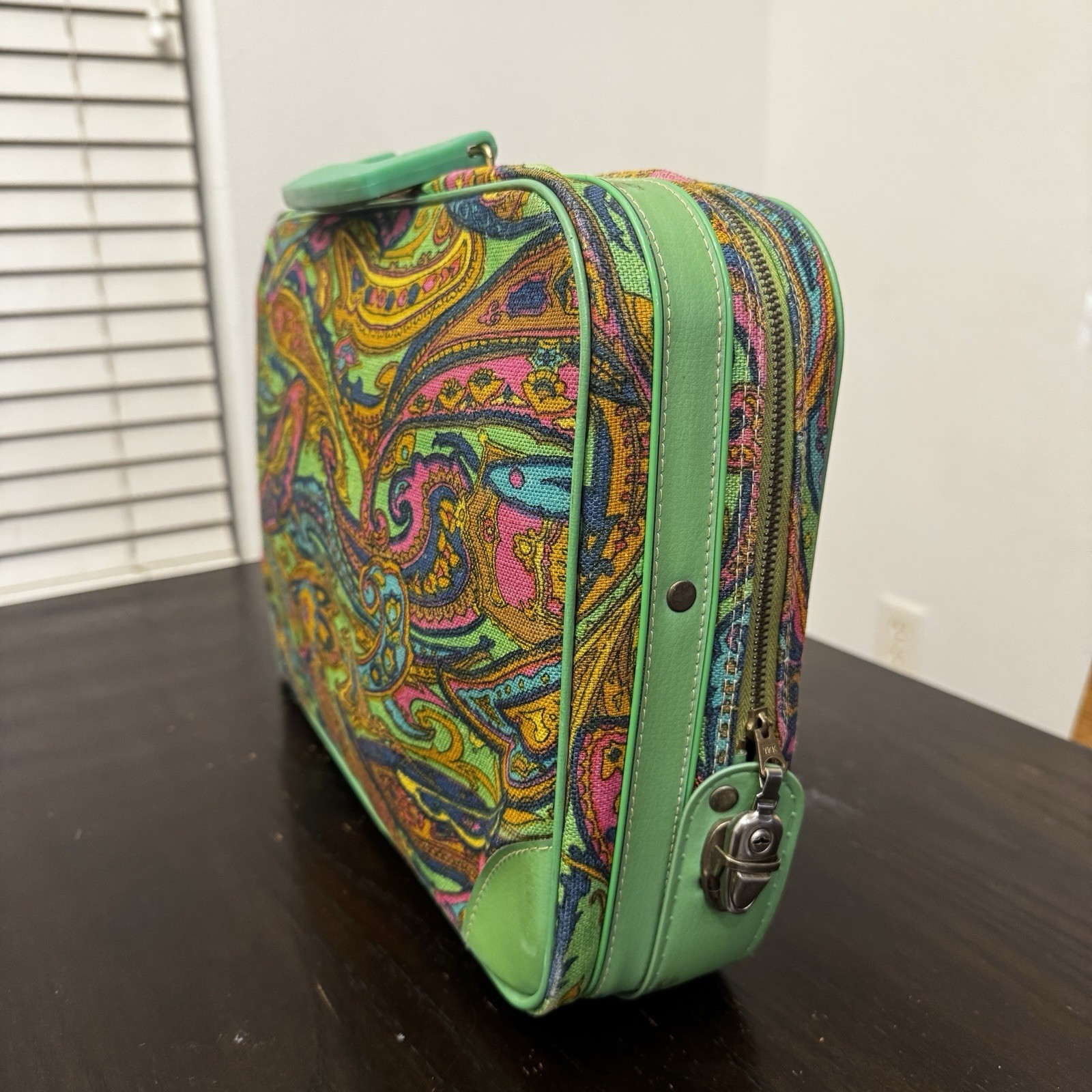 Rare Bantam Travelware Child Suitcase vibrant psychedelic Paisley 1960-70s Mint