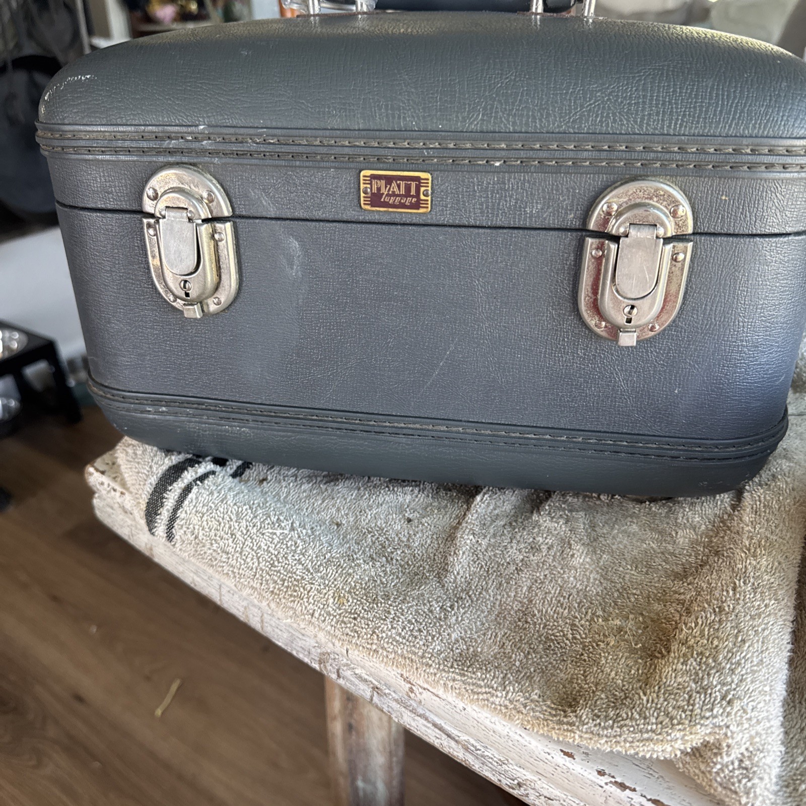 Vintage Train Case Platt No Key