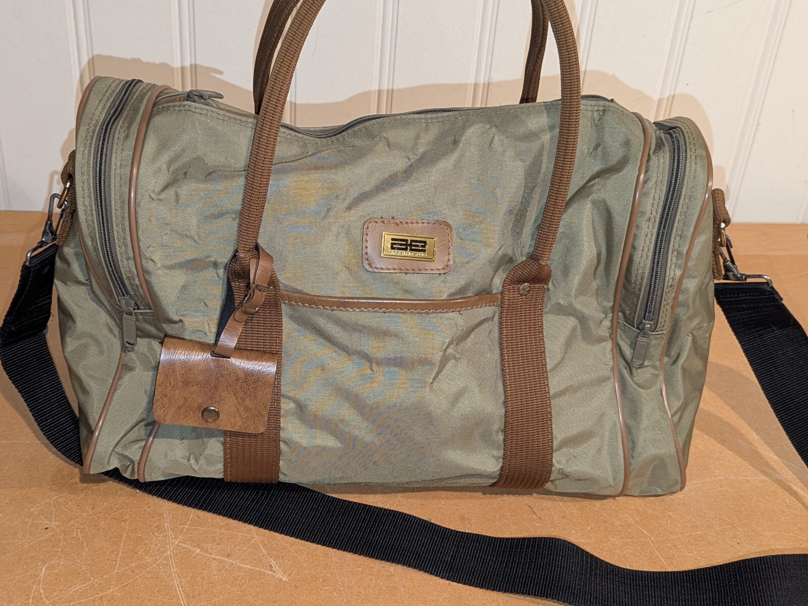 VTG Amelia Earhart Luggage Carry on Overnight Duffle Shoulder Bag Olive Green