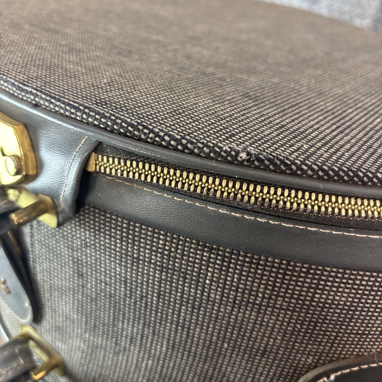 Vintage 40’s – 50’s LARK Hat Luggage Train Case With Key Gray Micro Check 16”