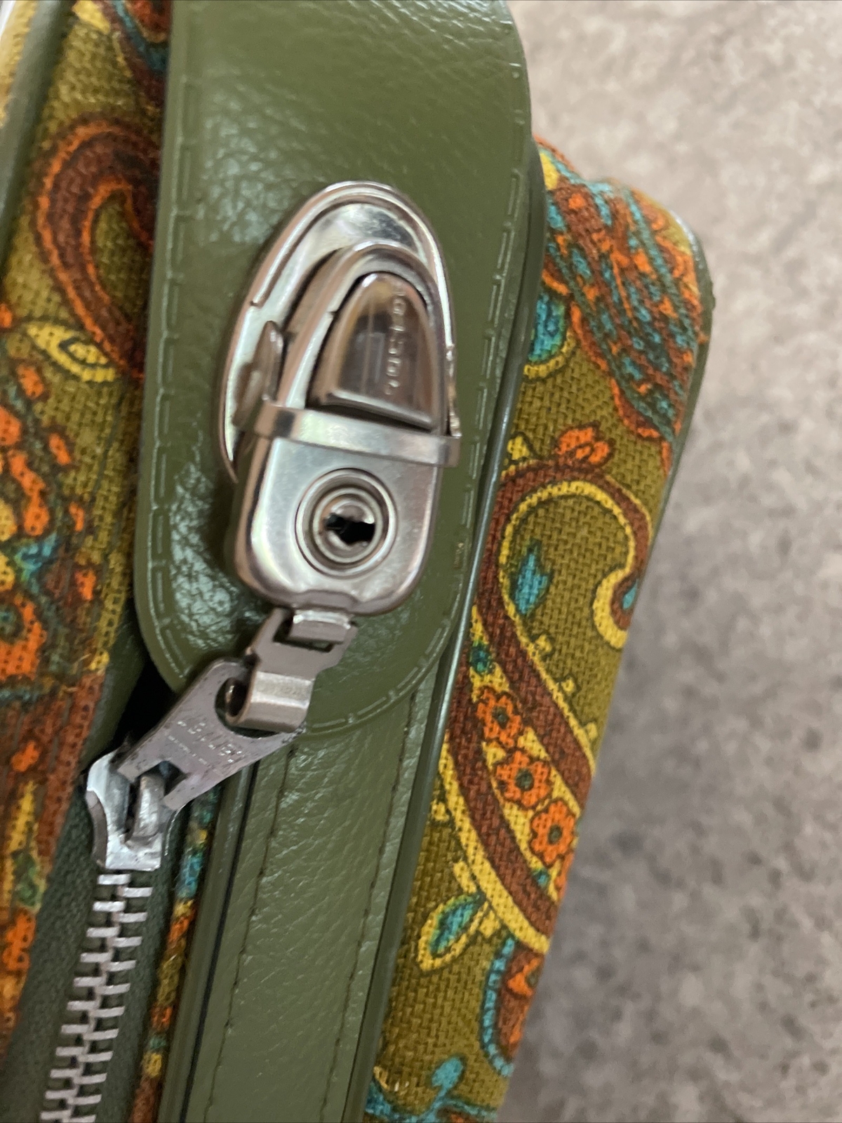 VTG 1970s Bantam Travelware Mod Suitcase Unique Paisley Canvas Olive Green FUN
