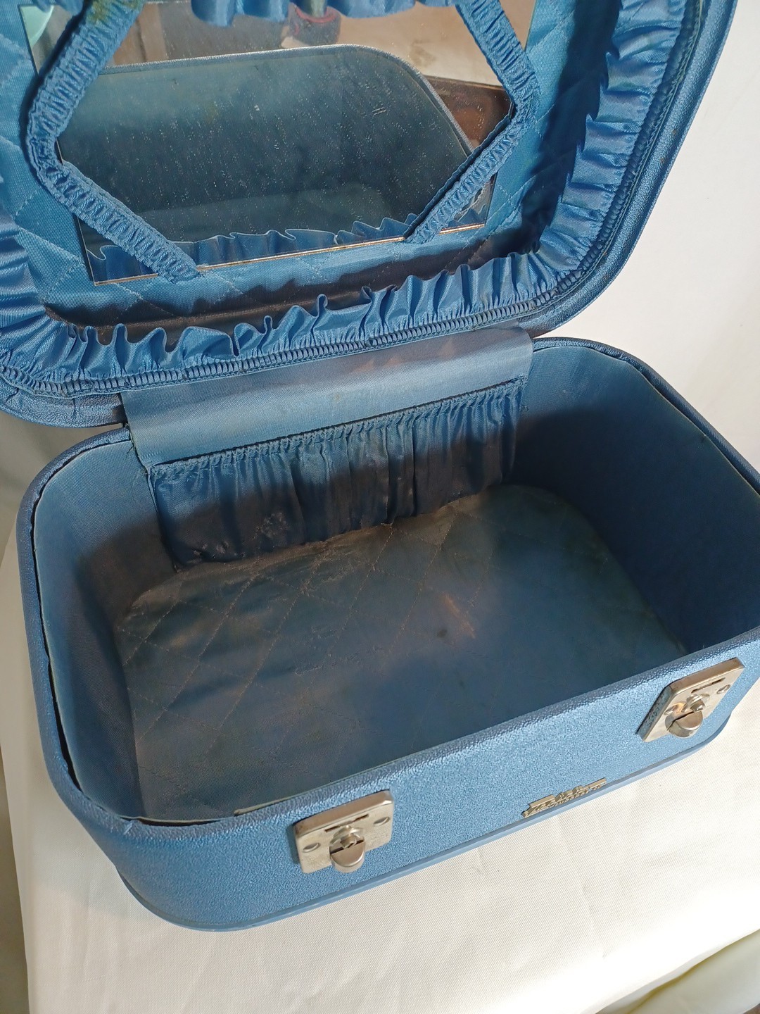Vintage Trojan Blue Hard Shell Overnight Train Case Luggage