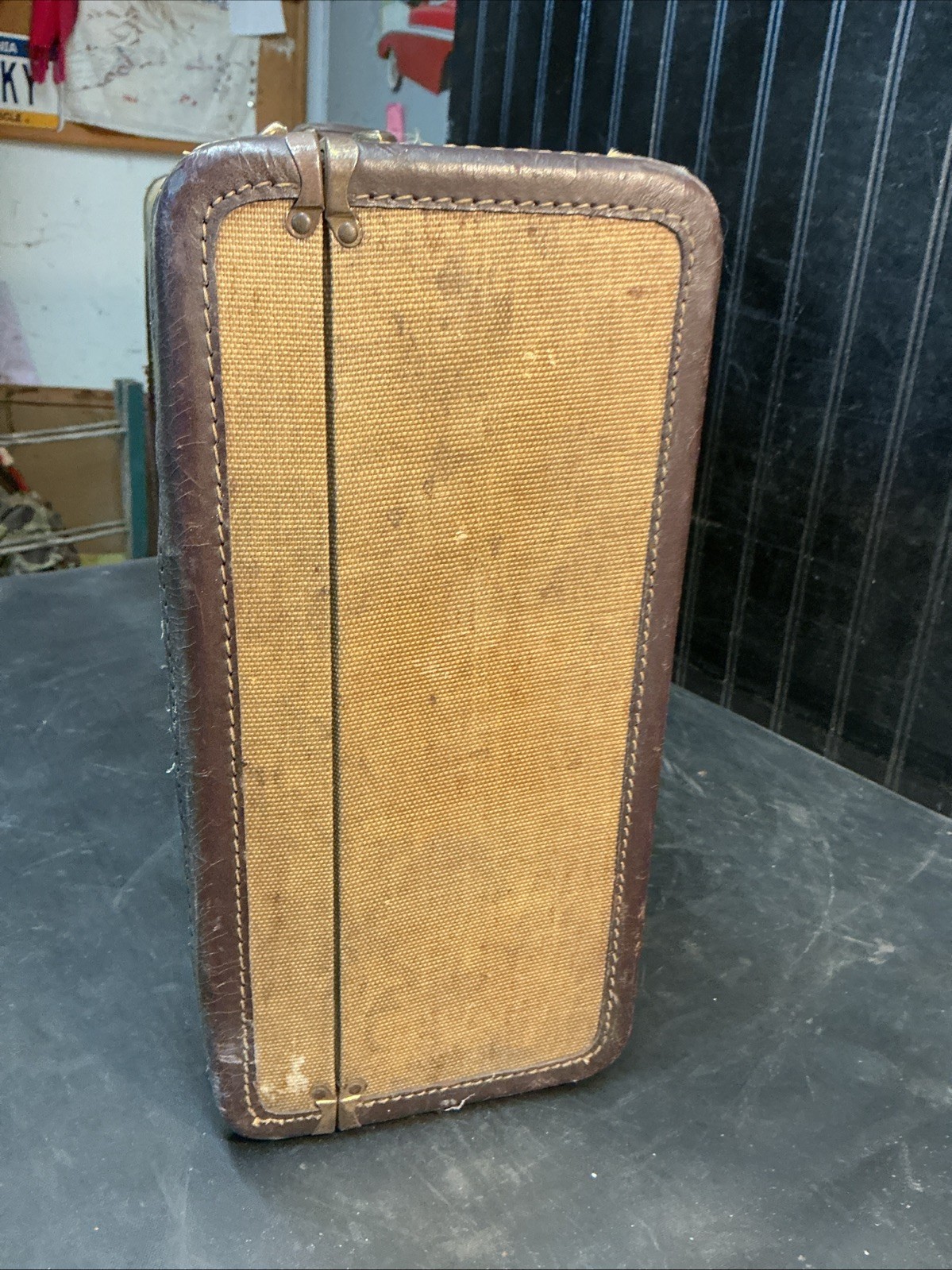 Vtg LUGGAGE, HARD TWEED EARLY 1900’S, BROWN STRIPES Leather Handel 24”x14”x7”