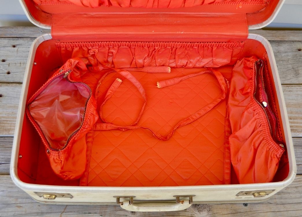 Lot 2 Vintage Oshkosh Luggage Suitcases Cream w/ Red Lining 1950-60’s Set