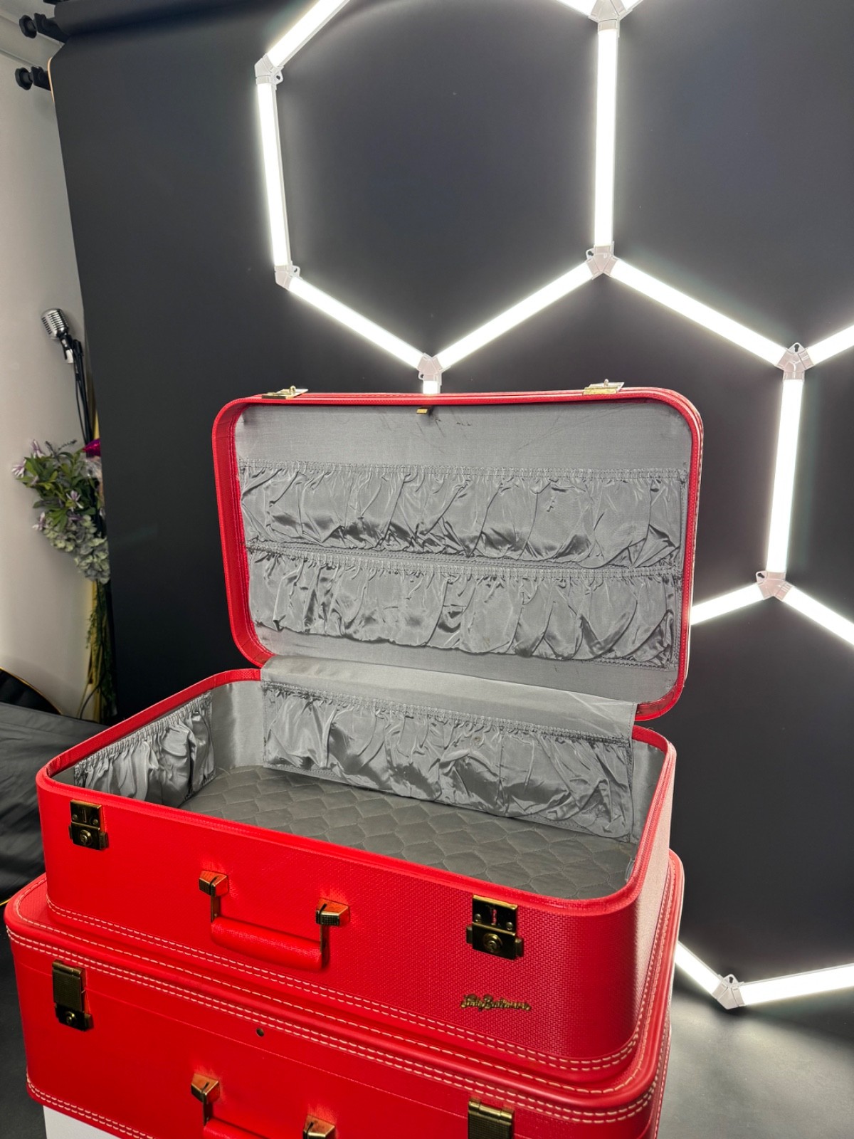 Vintage Red “Lady Baltimore” Suitcases – Set of 2- 1950s–1970s Retro Luggage