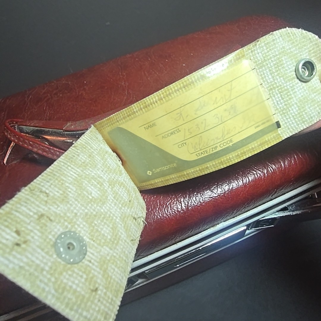 Vintage Samsonite Silhouette II Train Case Makeup Hard Shell Maroon No Key/Tray