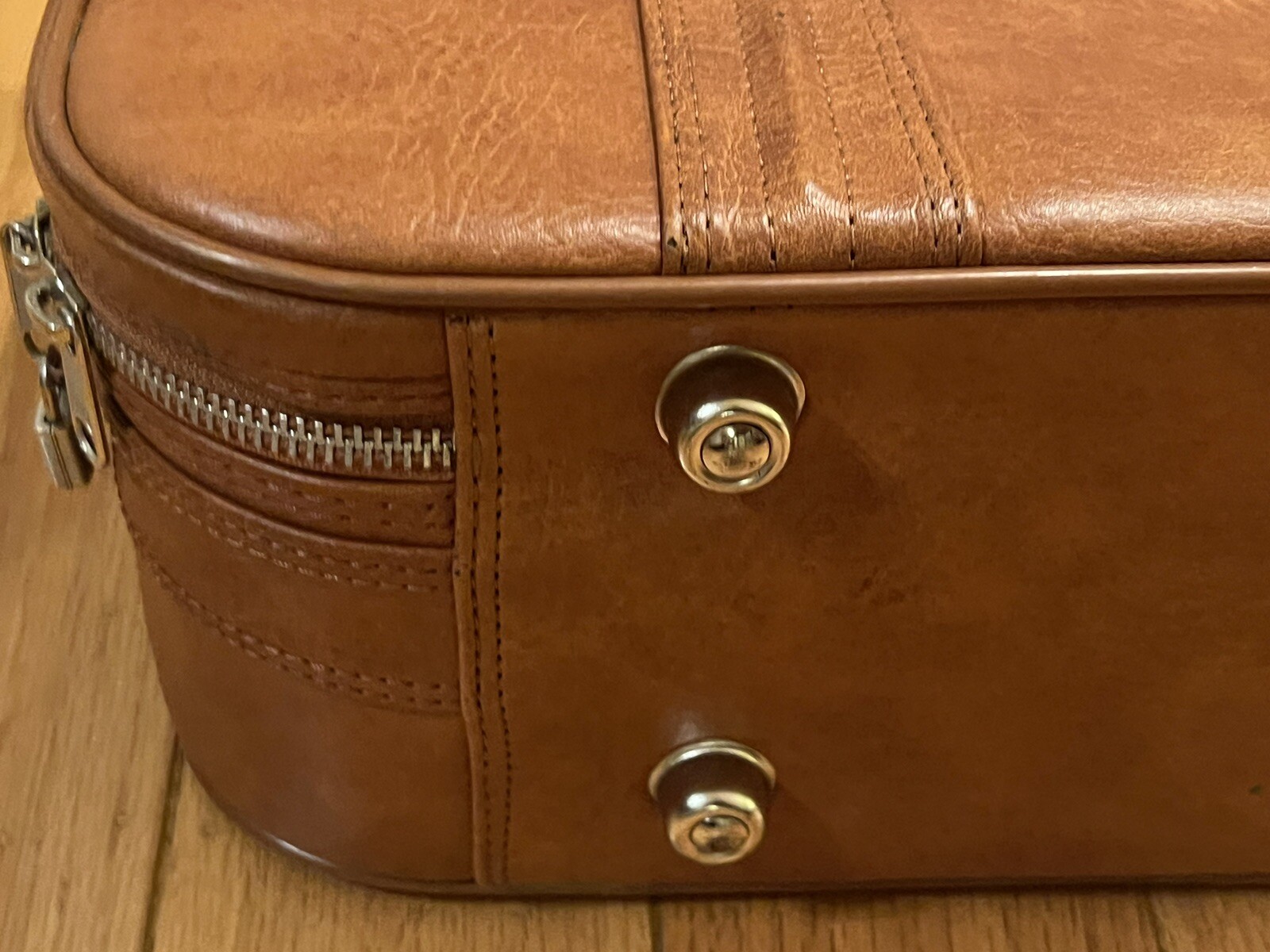 Vintage New Vista Brown Leather Suitcase Medium Size