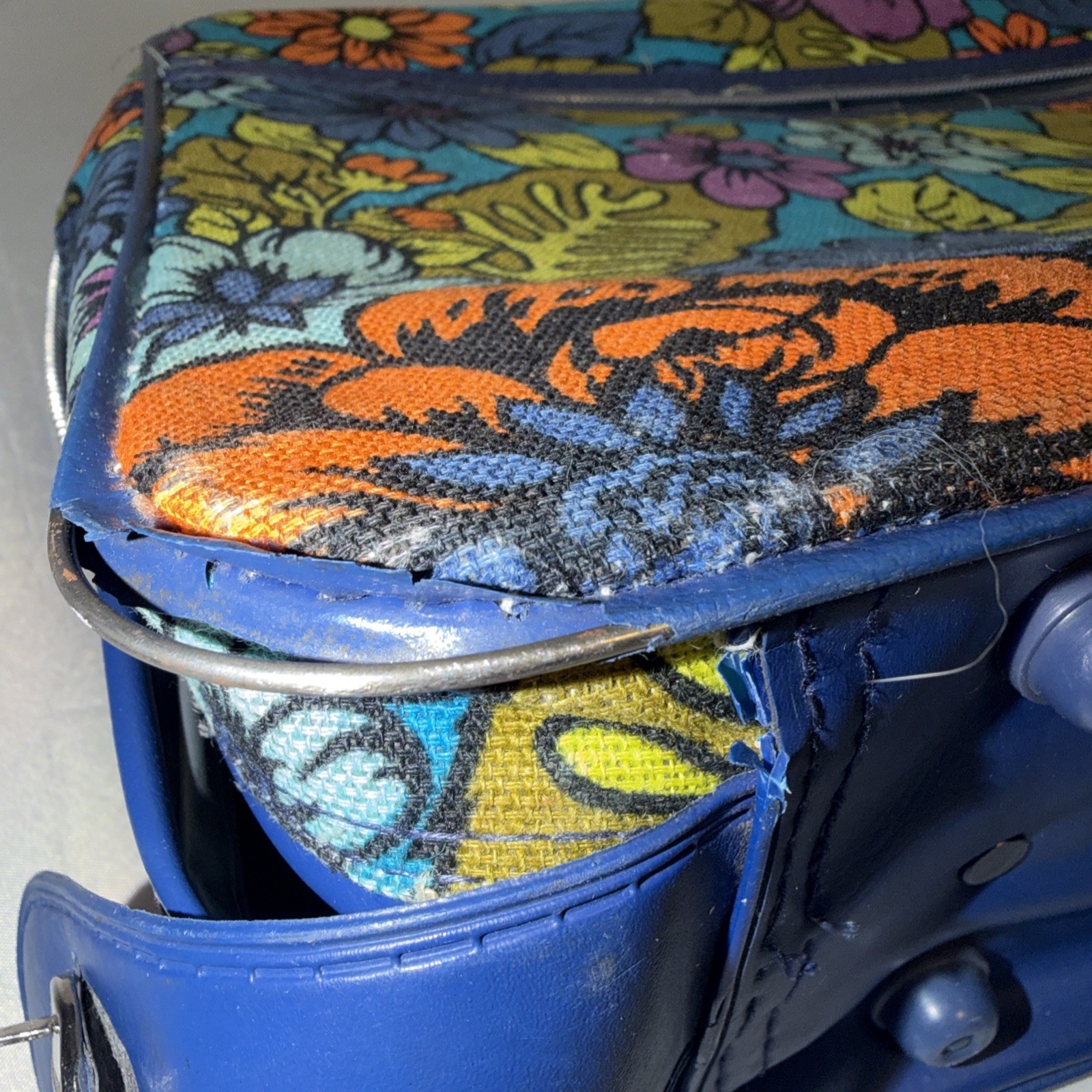 VTG 1960’s “Bantam Travelware” Multi Color MOD Floral Pattern Suitcase