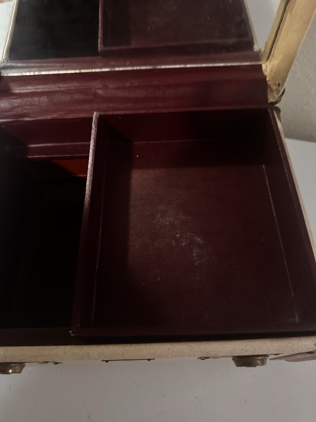 Vtg Empire Luggage Train Case Cream Lucite Handle Burgandy Inside 12” 1940’s