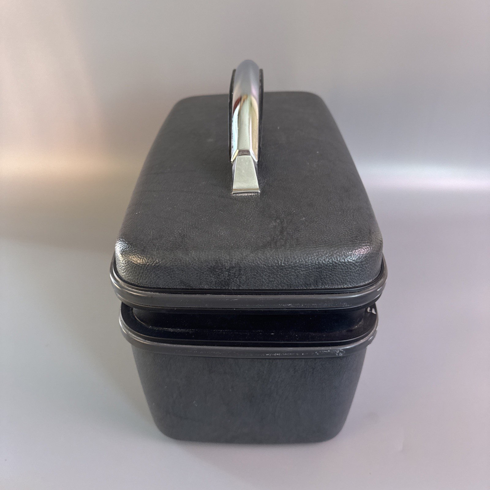 1987 Samsonite Silhouette 4 Hard Shell Gray Cosmetic Makeup Travel Train Case