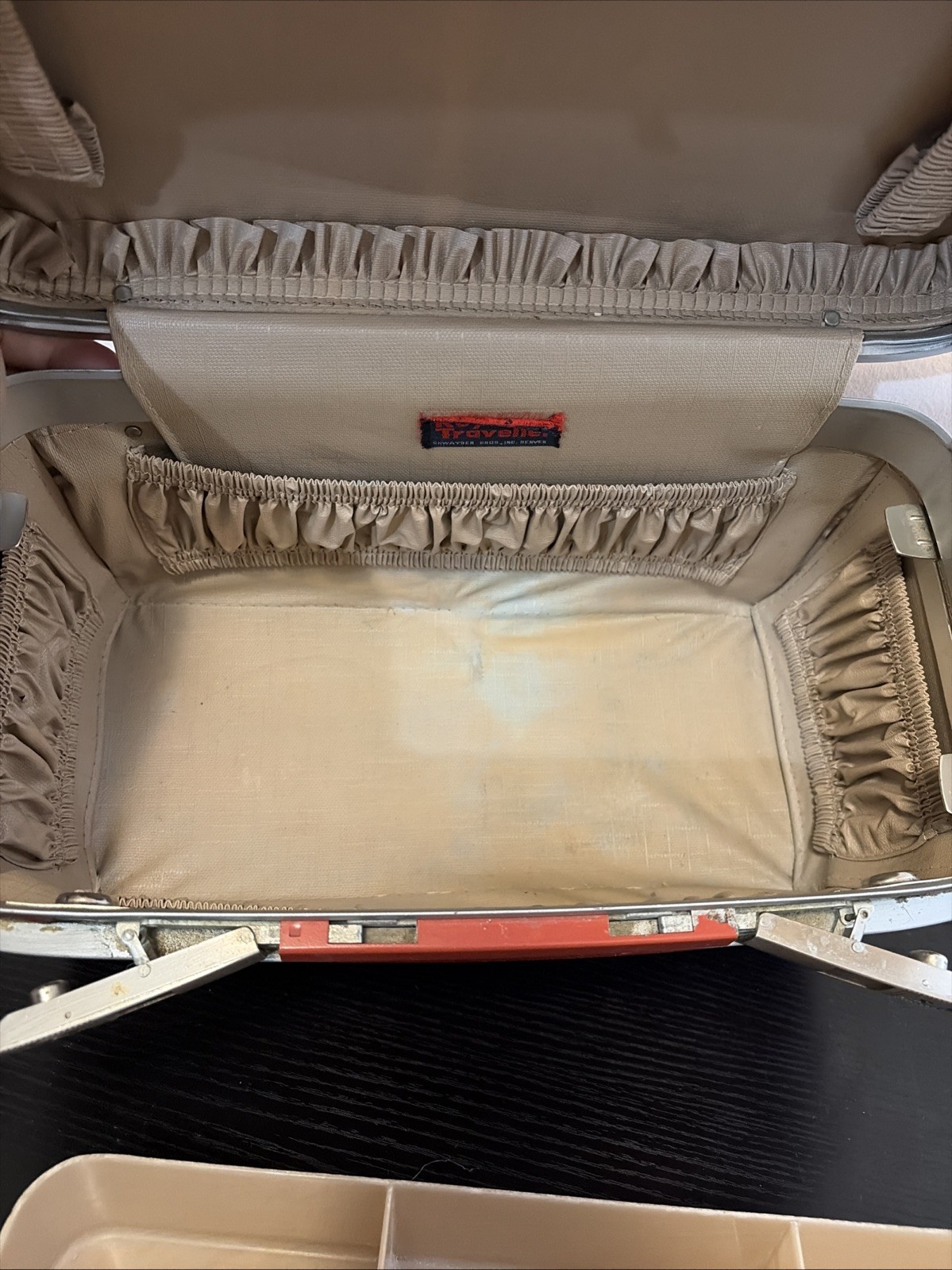 Royal Traveller Red Vanity Case with Key Train case Cosmetic Make up Vintage