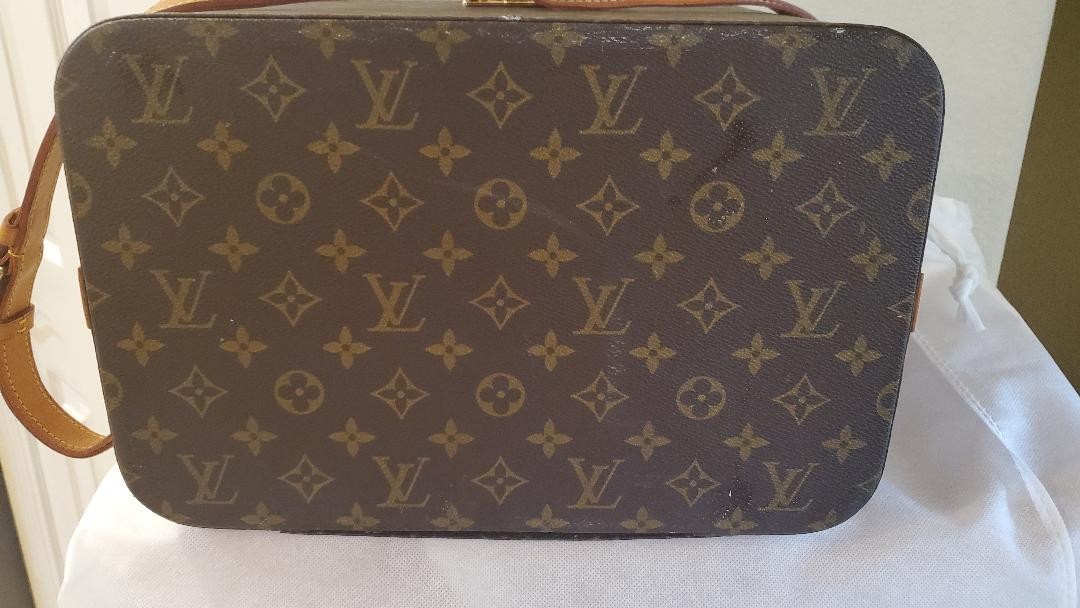 VINTAGE LOUIS VUITTON TRAIN CASE