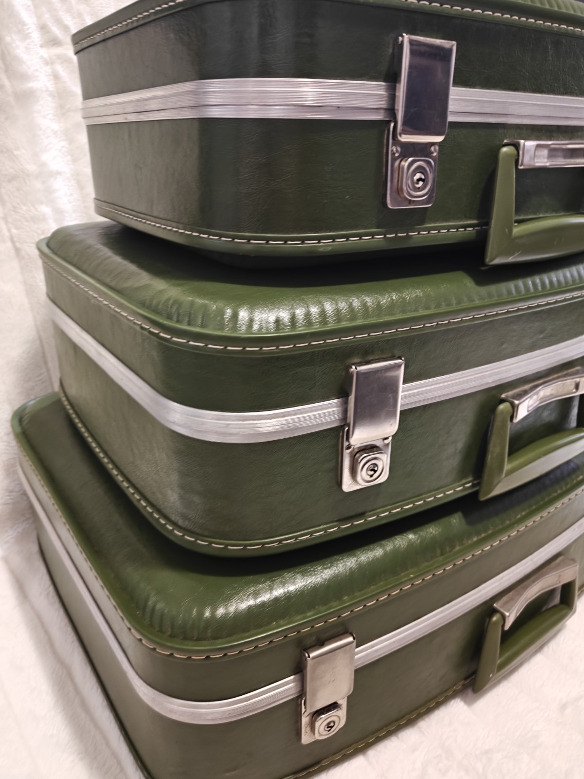 Vintage Avocado Green 3-Piece Luggage Set Nesting With Keys! VGC For Age!
