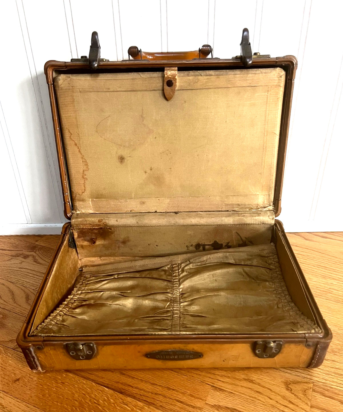 Vintage Samsonite Suitcase With Travel Sticker Decal Hotel Europe Decorative