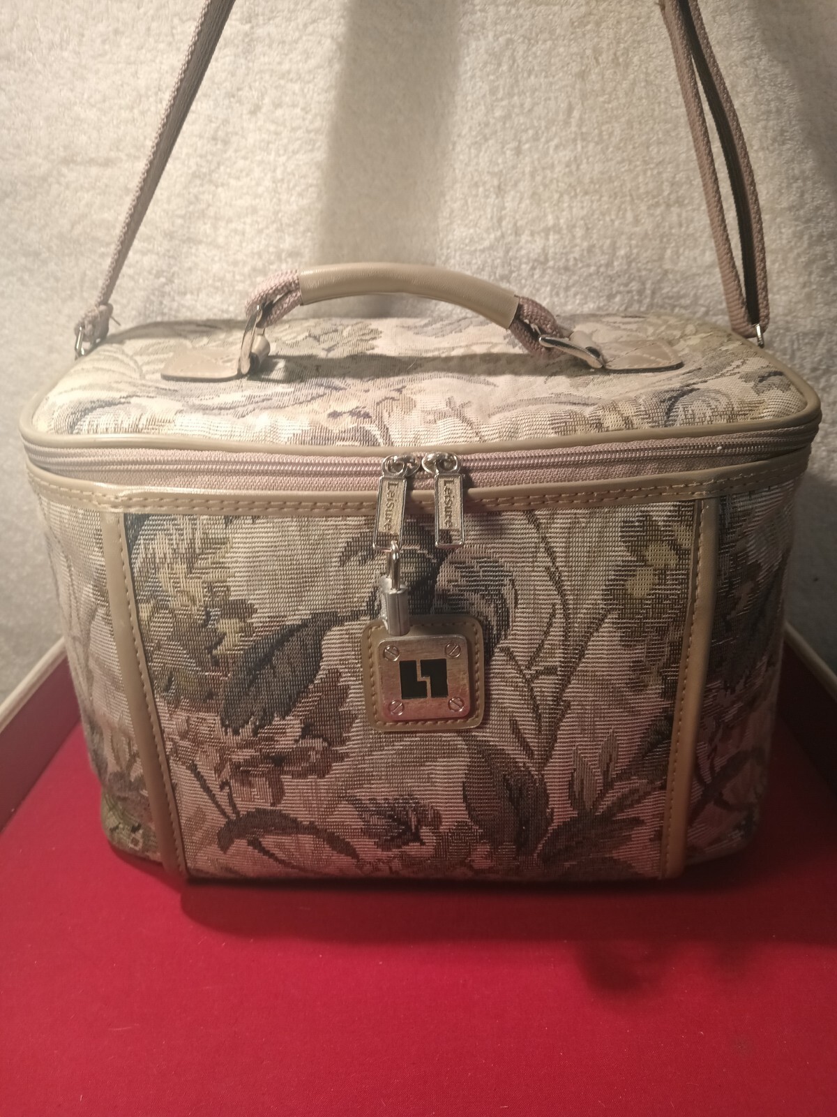 VINTAGE RETO TAPESTRY LEISURE TRAIN CASE, LUGGAGE, TRAVIL, MAKEUP CASE, COSMETIC