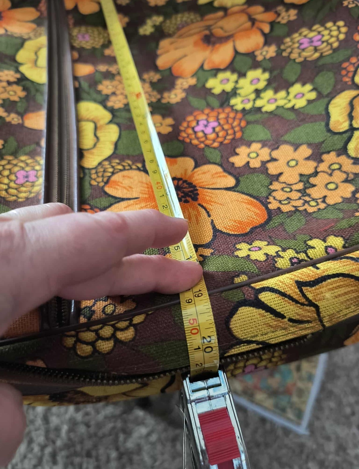 VINTAGE 1960’S FLORAL OVER NIGHT CARRY-ON LUGGAGE & KEY – JAPAN