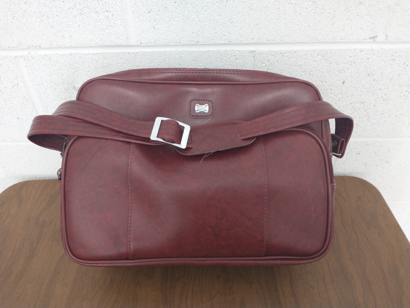 American Tourister Vintage Red Faux Leather 4 Piece Luggage Set 24×17 to Clutch