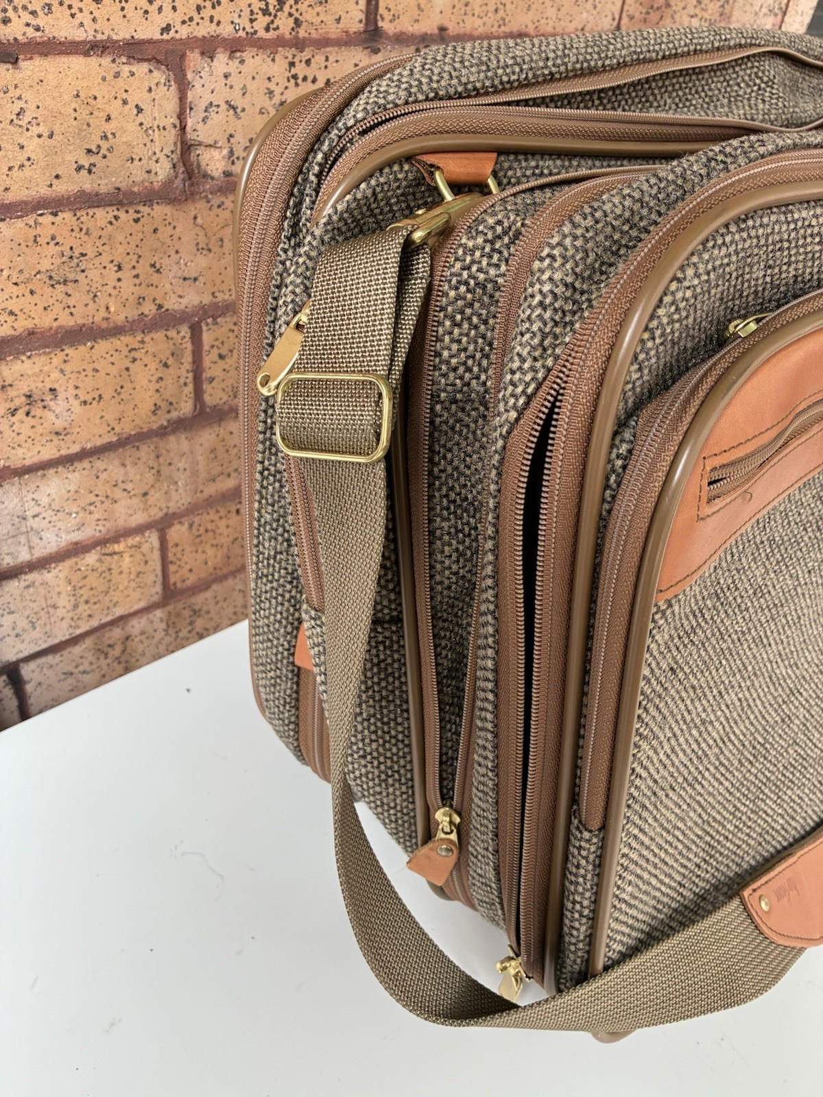 Hartmann MHB~Tweed &Leather 22″ Carry on Luggage Bag Vintage Case Strap Weekende
