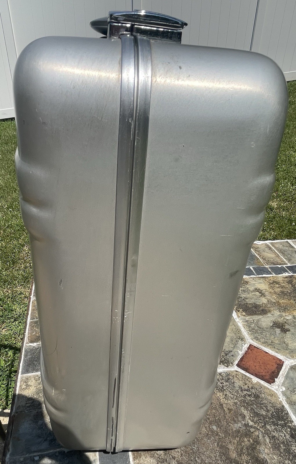 Halliburton Zero Centurion Elite Aluminum Case 18.25” x 13.25 x 6” – no lock!