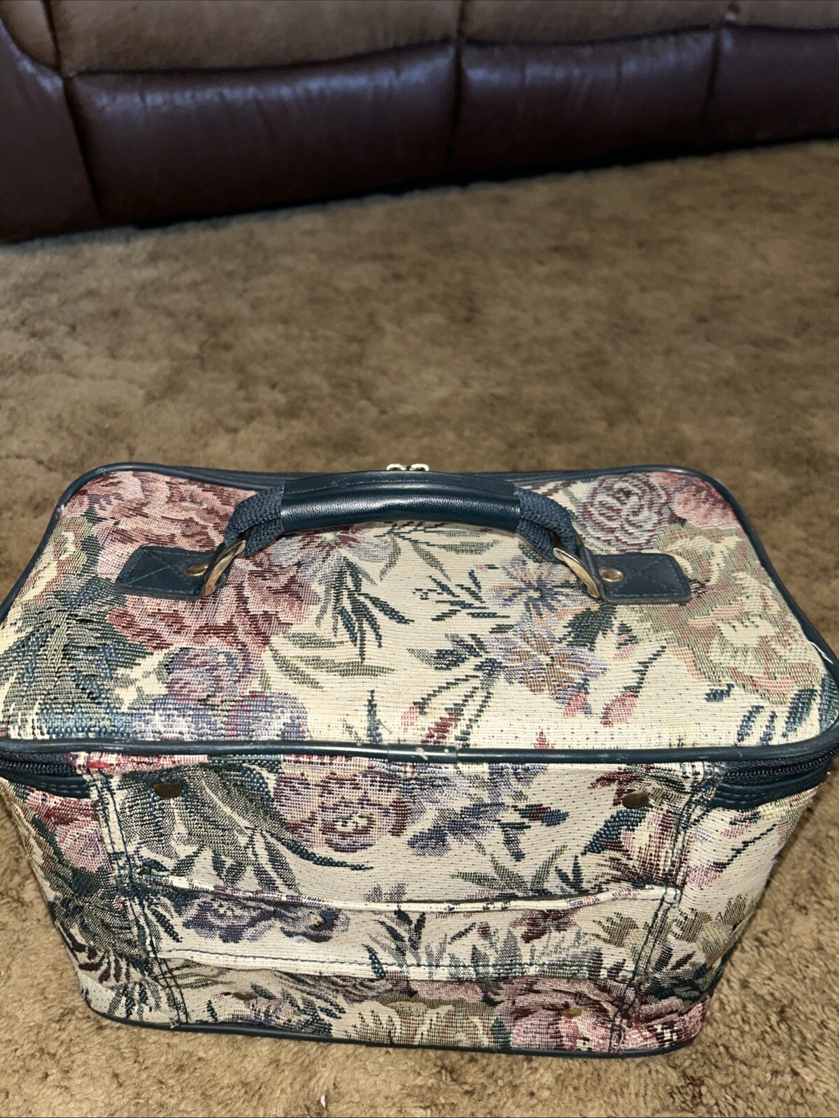 Vintage Leisure International Luggage Carry on Train Case Makeup Travel
