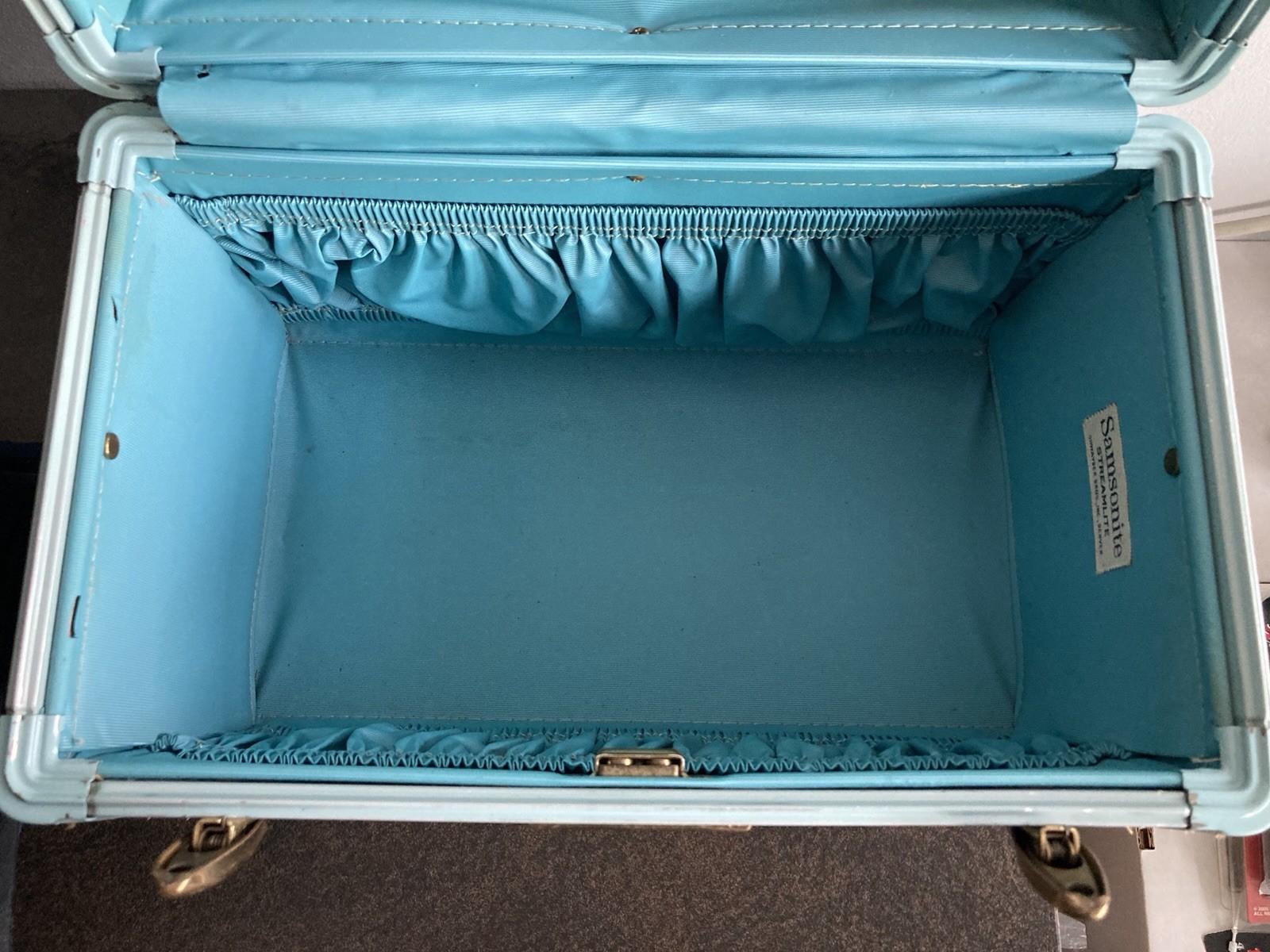 HAWAIIAN BLUE SAMSONITE STREAMLITE TRAIN BEAUTY CASE TRAVEL MAKE UP WITH KEY VTG