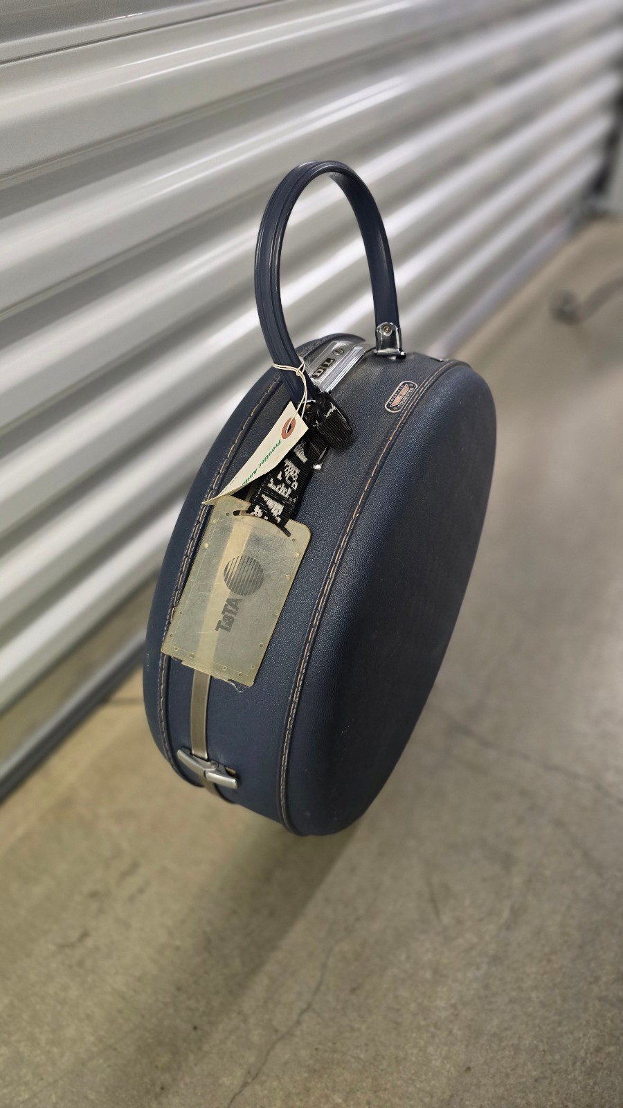 Vintage American Tourister Tri-Taper Round Blue Suitcase. Pre-owned.