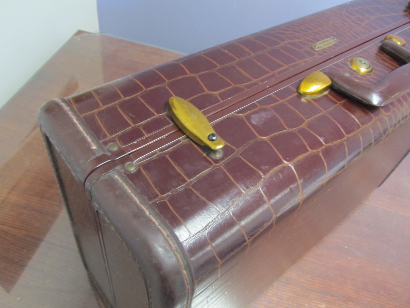 VINTAGE Samsonite 4121 Shwayder Faux Alligator Suitcase Train Luggage 21x13x8