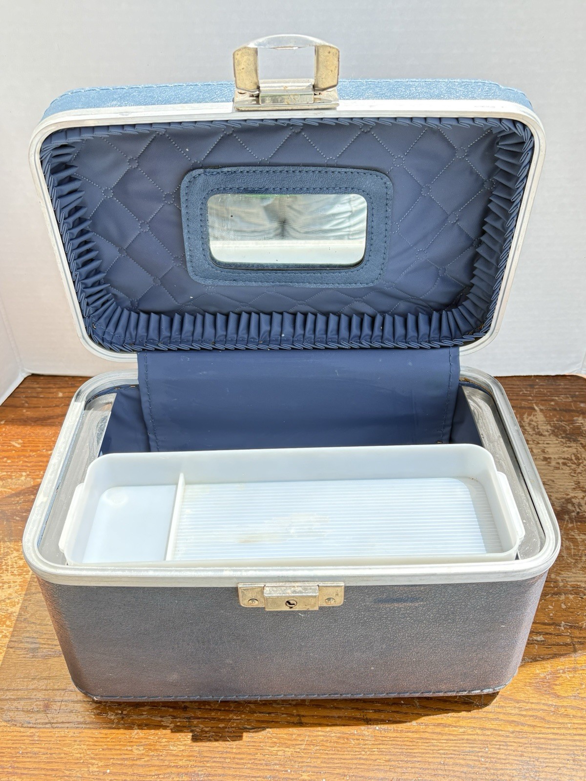 Vintage Blue Hard Train Makeup Case Luggage Mirror 1960’s Traveling Bag Retro