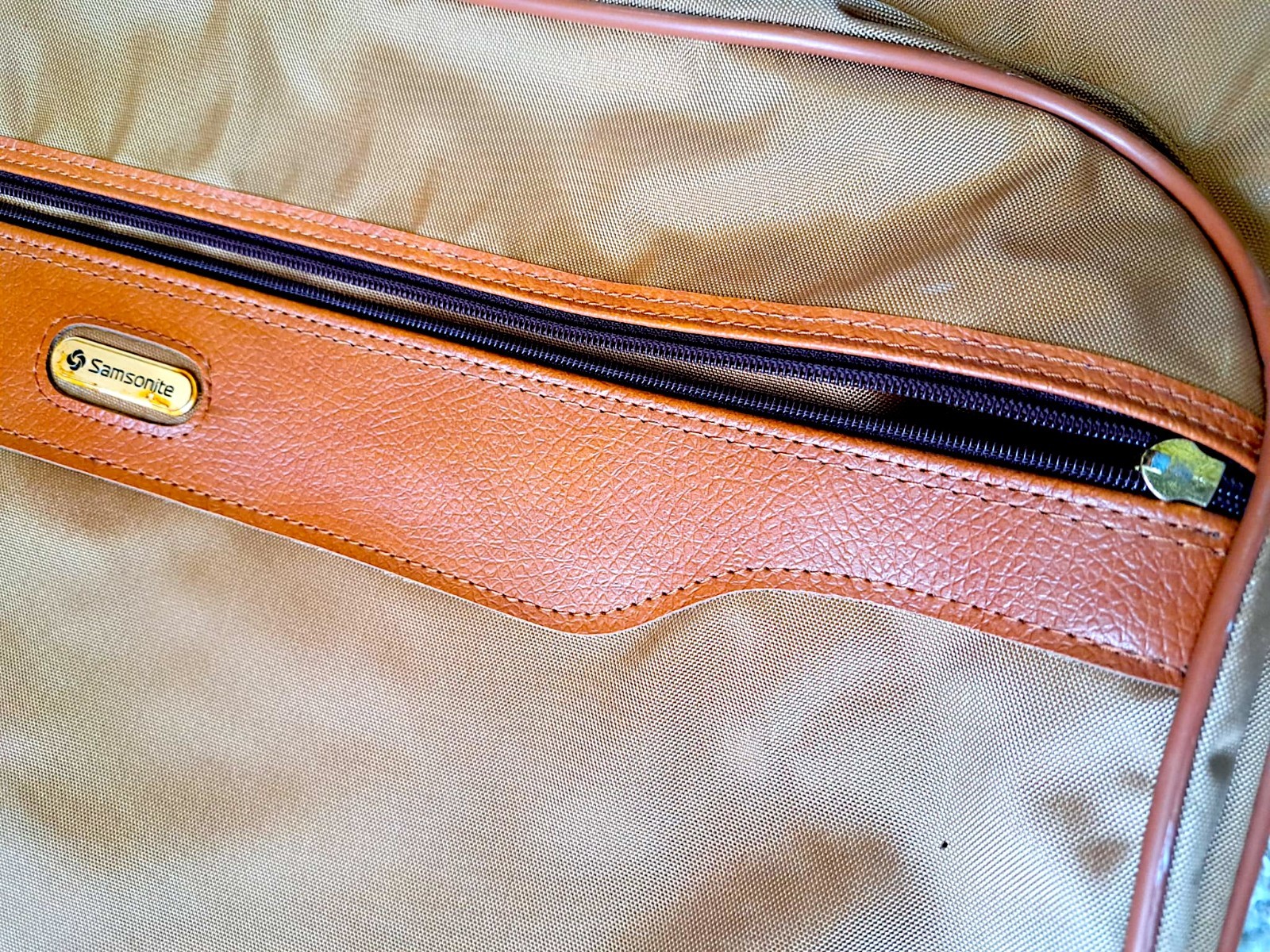 Vintage Samsonite Special Edition Garment Bag w/ Hangers, Hook in caramel brown