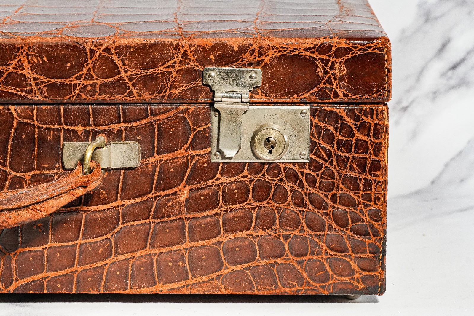 Amazing Antique Crocodile Leather Suitcase Luggage Home Decor Prop Toiletry Set