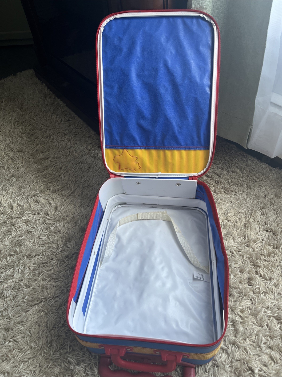 Rare Vintage 90’s Pyramid Disney Winnie The Pooh 15” Rolling Luggage Suitcase