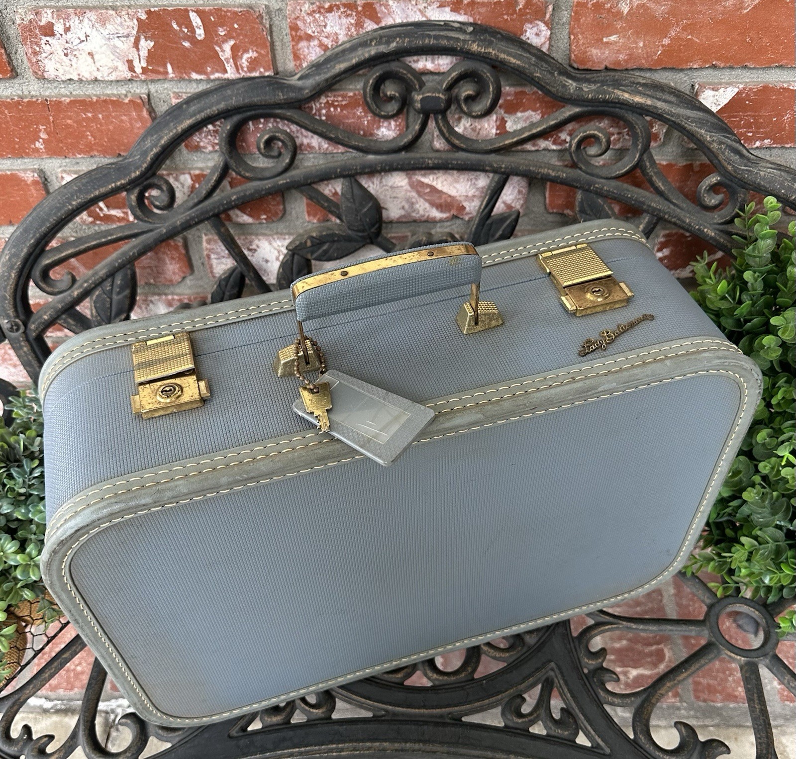 Vintage Lady Baltimore Luggage; Baby Blue W/Lavender Silk Inter; Luggage Tag/Key